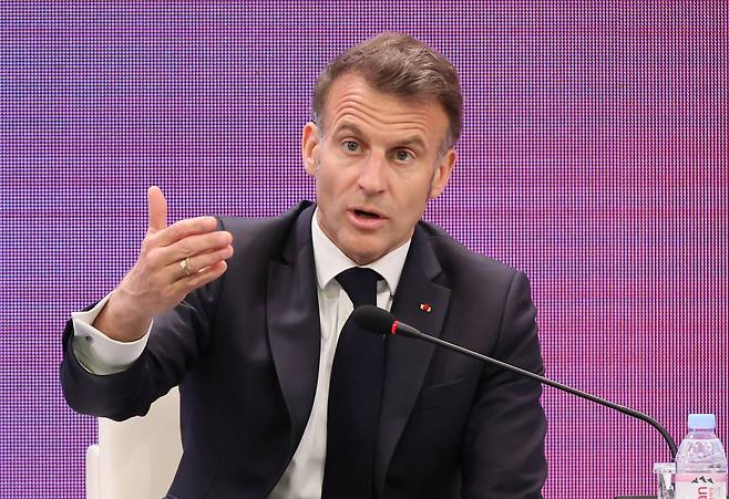 에마뉘엘 마크롱 프랑스 대통령이 3일 서울 여의도 FKI타워에서 열린 한-프랑스 경제계 미래대화 폐회식에서 마무리 발언을 하고 있다. 연합뉴스