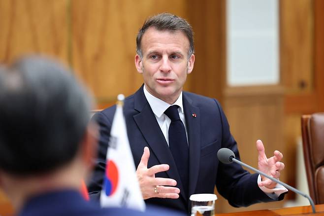 에마뉘엘 마크롱 프랑스 대통령이 3일 청와대에서 열린 이재명 대통령과의 확대 정상회담에서 발언하고 있다. 연합뉴스