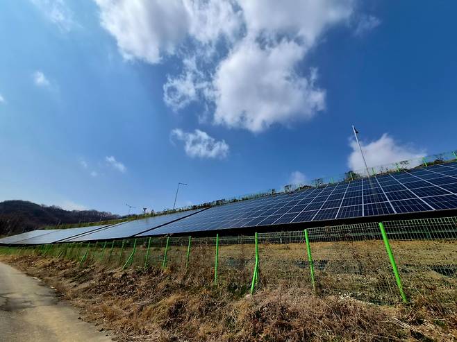 안성 소동산마을의 마을 태양광 발전소 전경/사진=권다희 기자