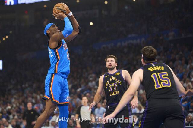 점프슛하는 SGA(왼쪽). /게티이미지코리아