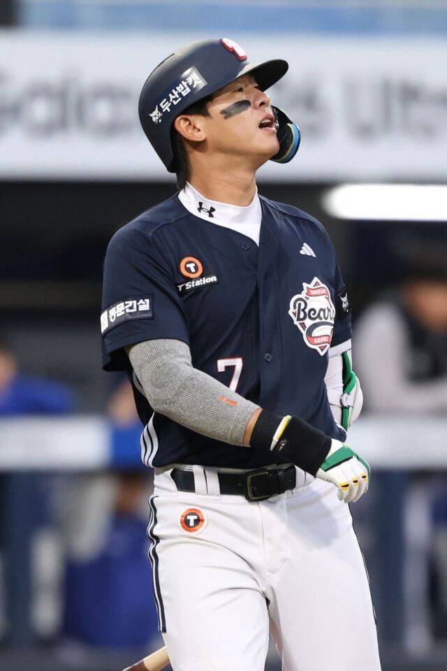 타격감이 더디게 올라오고 있는 박찬호./두산 베어스