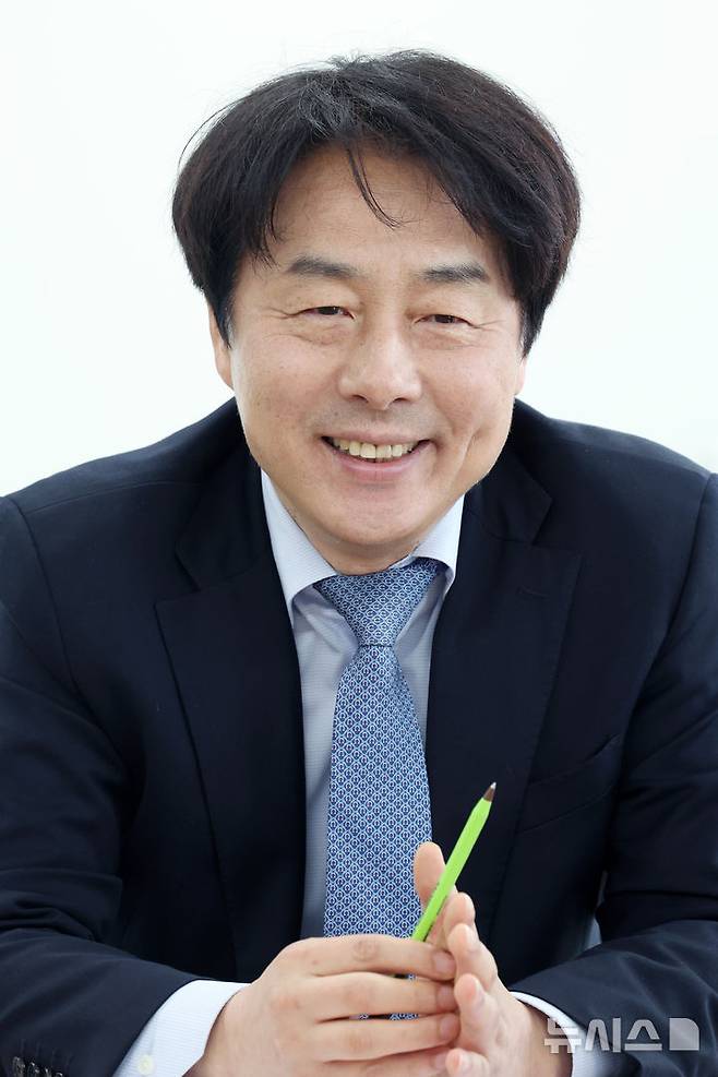 [서울=뉴시스] 박진희 기자 = 이종규 한국뮤지컬협회 이사장이 지난 1일 서울 종로구 한국뮤지컬협회 사무실에서 인터뷰 하고 있다. 2026.04.03. pak7130@newsis.com