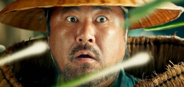 지영이 만든 ‘동래파전’을 베어먹는 순간 눈이 커지고 입이 벌어지는 춘생. tvN