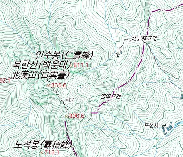 국토지리정보원 발행 최신 2만5,000분의 1축척 지형도. 보라색 선이 서울과 고양을 가르는 경계다. 800.6m봉은 만경대이며, 만경대까지가 법적인 서울에 속한다.
