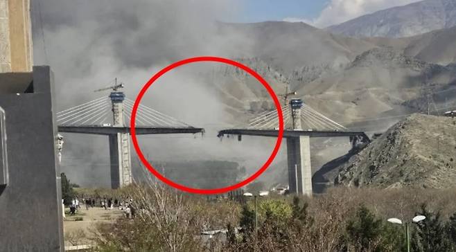 이란 테헤란 인근의 최대 교량인 B1이 미국과 이스라엘의 폭격으로 파괴된 모습. 엑스 캡처