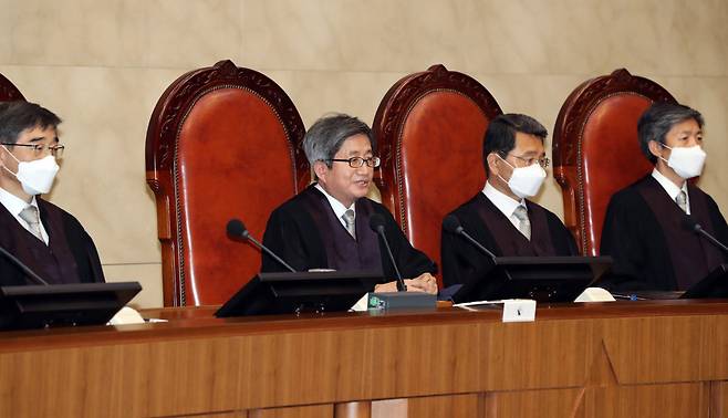 2020년 7월 16일 서울 서초구 대법원 대법정에서 김명수 대법원장 주재로 대법원 전원합의체는 이재명을 공직선거법상 허위사실공표죄로 처벌할 수 없다는 다수의견으로 원심을 파기하고 무죄 취지로 파기환송했다. 뉴스1