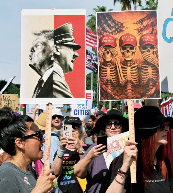 미국 로스앤젤레스에서 3월28일(현지시간) 수천 명의 시위대가 트럼프 대통령에 대한 '노 킹스' 집회를 열었다. ⓒUPI 연합