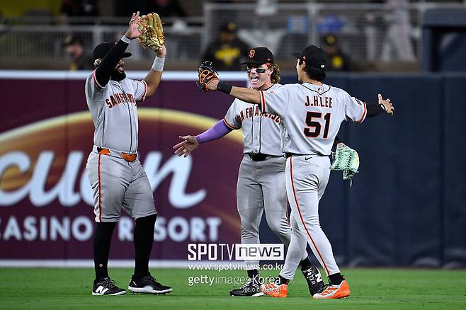 ▲ 2026년 시즌 새롭게 구성된 샌프란시스코 자이언츠 외야진. 왼쪽부터 엘리엇 라모스-해리슨 베이더-이정후.