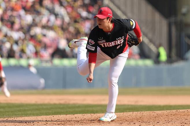 ▲ 김시훈은 1일 잠실 LG전에서 1이닝 3실점으로 부진했고, 결국 2일 1군 엔트리에서 말소됐다 ⓒKIA타이거즈