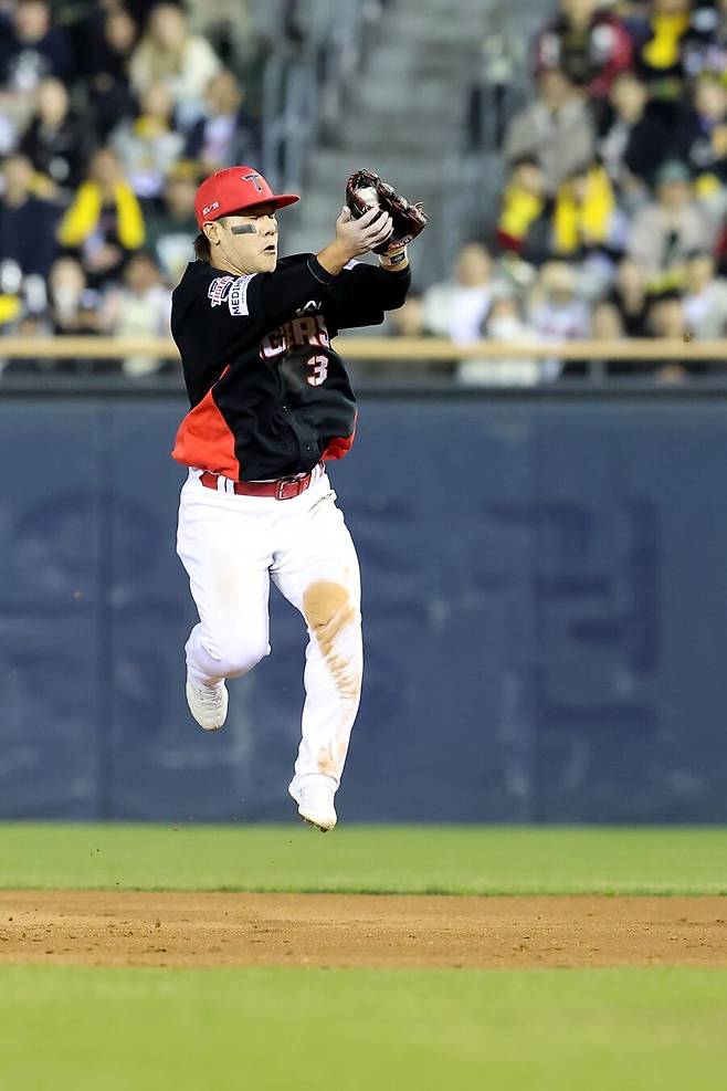 ▲ 올 시즌 2루 수비에서 괄목할 만한 재기 가능성을 보여주고 있는 김선빈 ⓒKIA타이거즈