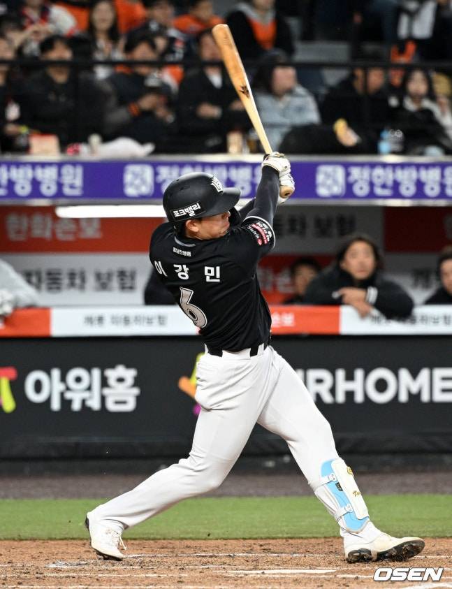 2일 한화전에서 안타를 날리는 KT 이강민. /사진=OSEN