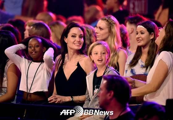 "오디션 보고"..안젤리나 졸리 딸, K팝 뮤비 출연 비하인드 [스타이슈]