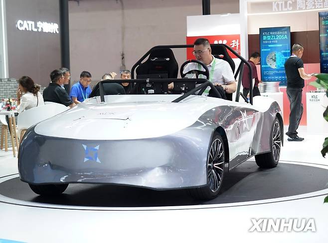 중국 EV 전시회에 전시된 전기차 모델  [신화=연합뉴스. 재판매 및 DB 금지]