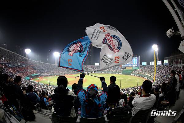 홈 개막전을 반기는 롯데 팬들(사진=롯데)