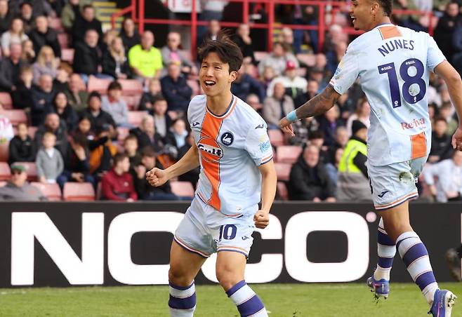 득점 후 기뻐하는 엄지성(스완지 홈페이지)