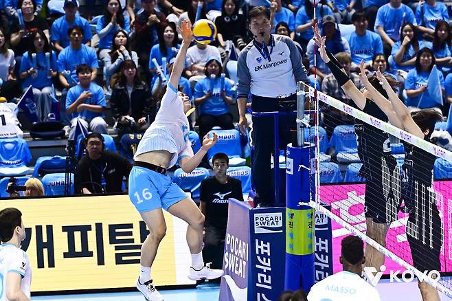 현대캐피탈과 대한항공의 경기 모습(KOVO제공)