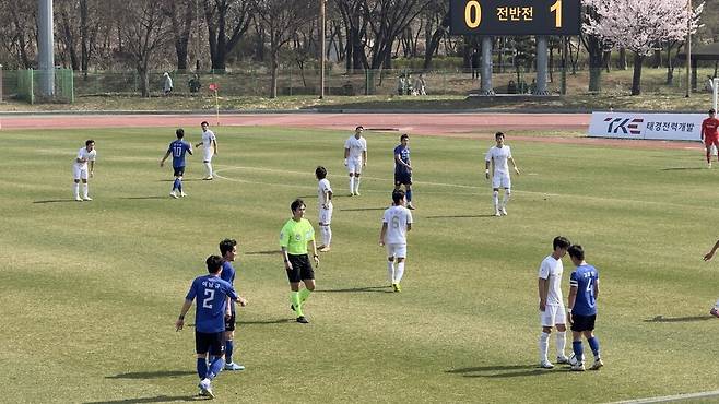 4일 오후 2시 정왕체육공원에서 열린 2026 K3리그 5라운드 시흥시민축구단과 경주한수원축구단의 경기 모습. /사진(시흥)=강의택 기자