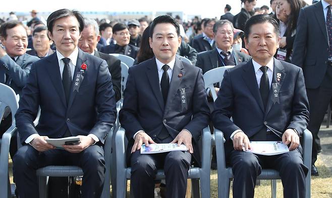 제78주년 제주 4·3 희생자 추념식이 3일 오전 제주4·3평화공원에서 열린 가운데 조국혁신당 조국 대표, 국민의힘 장동혁 대표, 더불어민주당 정청래 대표(앞줄 왼쪽부터)가 참석해 자리에 앉아 있다. 제주=뉴시스