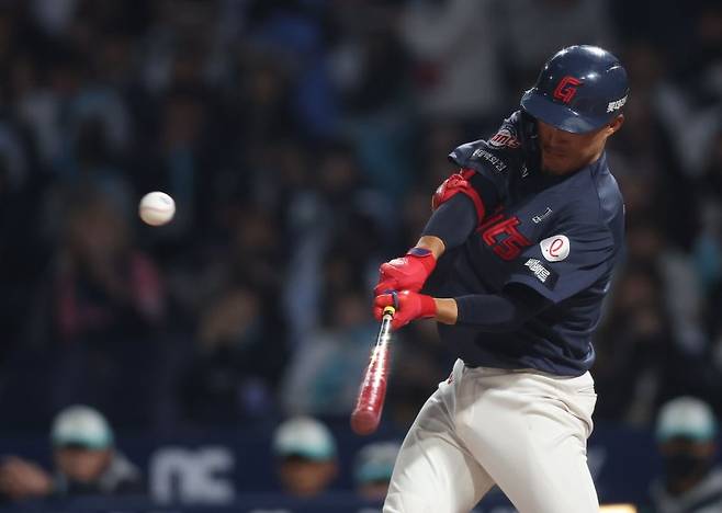 31일 경남 창원NC파크에서 열린 프로야구 2026 KBO리그 롯데 자이언츠와 NC 다이노스의 경기. 6회 초 1사 주자가 없는 상황 롯데 5번 노진혁이 안타(2루타)를 치고 있다.연합뉴스