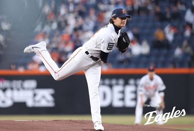 지난 31일 KT전 선발로 등판했다가 부상으로 이탈한 오웬 화이트. 한화 제공