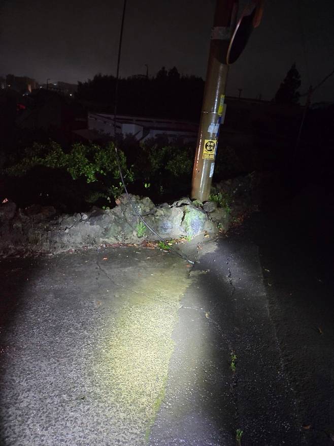 강풍에 전선이 단선된 사고 현장(제주소방안전본부)