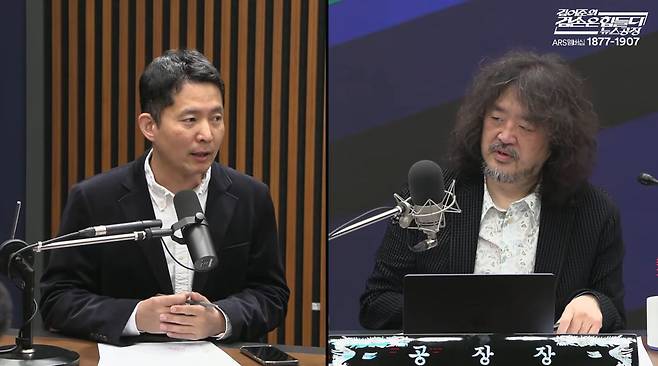 지난달 10일 김어준 씨의 유튜브 채널 '김어준의겸손은 힘들다 뉴스공장'에서 MBC 출신인 장인수 기자가 공소취소 거래설을 제기하고 있는 모습. 유튜브 캡처