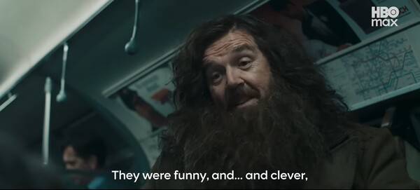 ▲ 지하철에서 해리와 대화하고 있는 해그리드. HBO 유튜브 갈무리