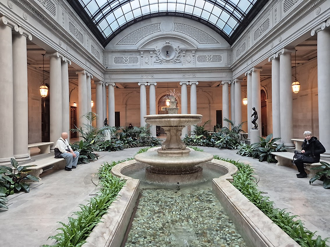 사진 입구컷을 당하기 직전에 만나는 가든 분수 ©김슬기