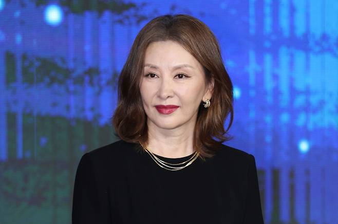 이미숙(65)이 17세 연하와 재혼 가능성을 깜짝 언급했다. 사진은 지난해 9월 서울 포시즌스 호텔에서 진행된 디즈니+ 오리지널 시리즈 '북극성' 제작발표회에 참석한 배우 이미숙. /사진=스타뉴스