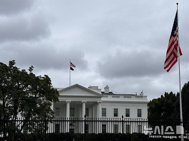 [워싱턴=뉴시스]미 백악관이 3일(현지시각) 국방비를 40% 늘리고 복지 예산을 크게 줄이는 2027 회계연도 예산안을 의회에 보냈다. 2026. 4.4.