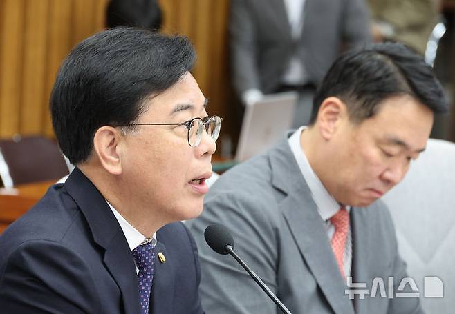 [서울=뉴시스] 김금보 기자 = 송언석 국민의힘 원내대표가 지난달 31일 오전 서울 여의도 국회에서 열린 원내대책회의에서 발언을 하고 있다. 2026.03.31. kgb@newsis.com