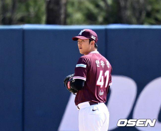[OSEN=이천, 이대선 기자] 키움 히어로즈 안우진이 캐치볼을 하고 있다. 2026.03.13 /sunday@osen.co.kr