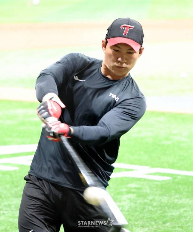 3일 키움전에 앞서 타격 훈련에 매진하고 있는 오지환. /사진=강영조 선임기자