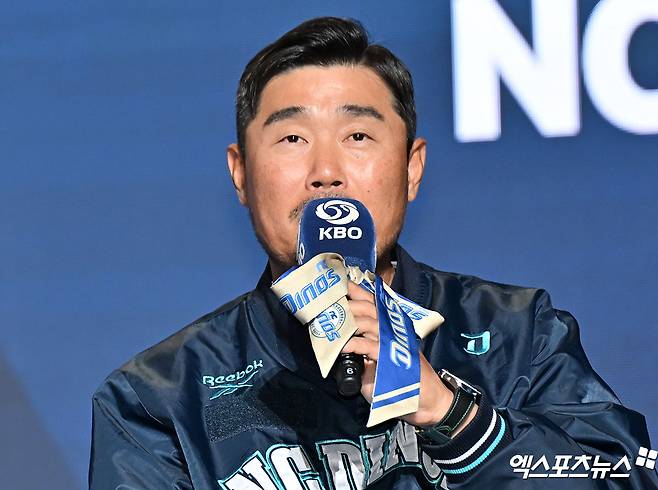26일 오후 서울 송파구 롯데호텔 월드에서 열린 ‘2026 신한은행 SOL KBO’ 미디어데이, NC 이호준 감독이 출사표를 말하고 있다. 엑스포츠뉴스 DB