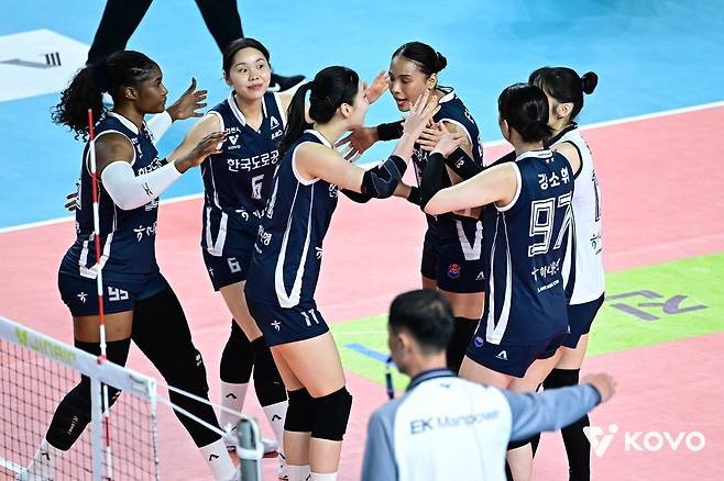 득점 후 기뻐하는 한국도로공사 선수들 [한국배구연맹 제공. 재판매 및 DB 금지]