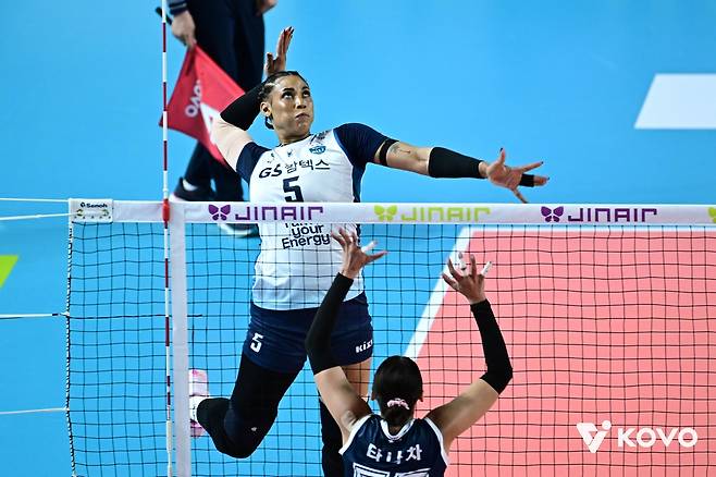 공격하는 GS칼텍스의 실바 [한국배구연맹 제공. 재판매 및 DB 금지]