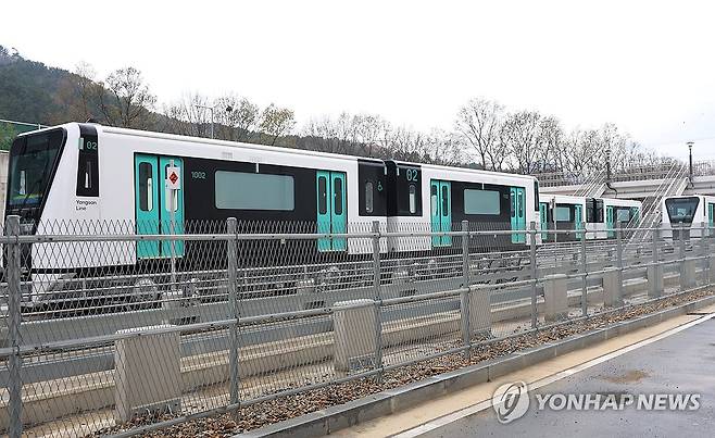 차량기지에 멈춰 선 양산선 (창원=연합뉴스) 이준영 기자 = 3일 경남 양산과 부산을 연결하는 도시철도 양산선이 경남 양산시 동면 차량기지에 멈춰 있다. 2026.4.3 ljy@yna.co.kr