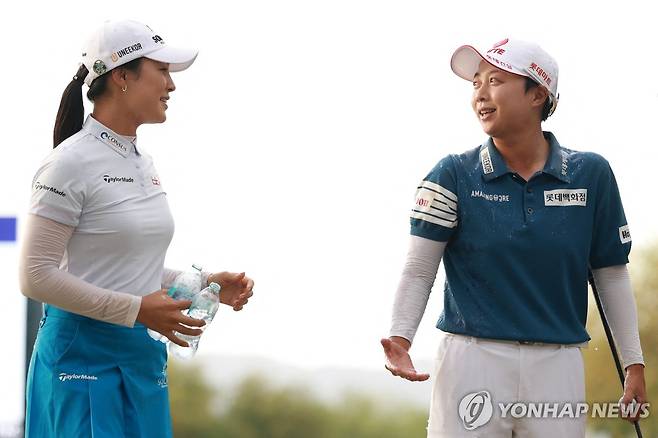 김효주(오른쪽)와 윤이나 [AFP=연합뉴스]