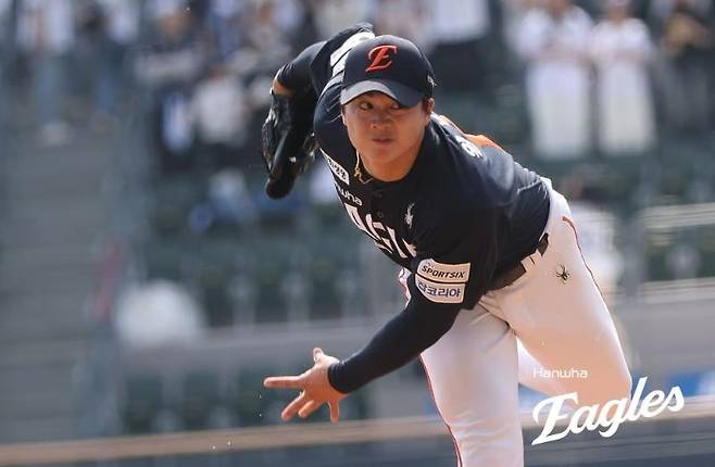 역투하는 한화 선발 왕옌청 한화 이글스 선발 왕옌청이 4일 서울 잠실구장에서 열린 2026 신한SOL KBO리그 정규시즌 두산 베어스와 방문 경기에서 역투하고 있다. [한화 이글스 제공. 재배포 및 DB 금지]