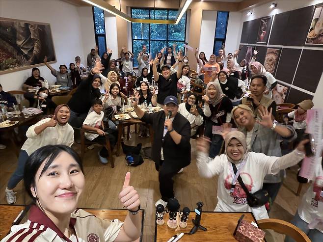 인도네시아 현지 팬 미팅에 나선 염혜선(왼쪽 맨 앞) [염혜선 선수 제공. 재판매 및 DB 금지]