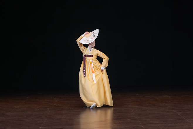 경기도무용단 이한나 단원의 '산조춤'. 사진=경기아트센터