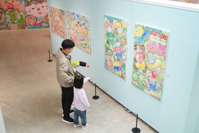 부산복합문화공간 새모 개관 기념 이슬로 작가 특별전 ‘Harmony’(하모니) 전시 전경. 부산시설공단 제공