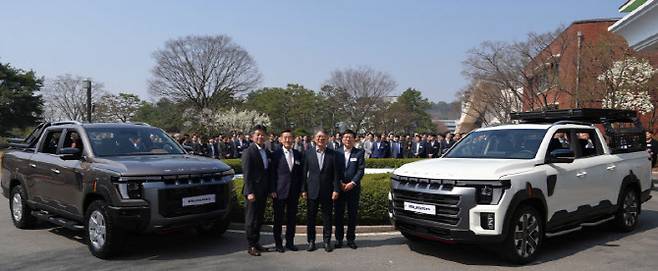 (왼쪽부터)황기영 KGM 대표이사, KGM 파트너스 박경배 회장, 곽재선 KGM 회장, KGM 파트너스 박상근 부회장 (사진=KGM)