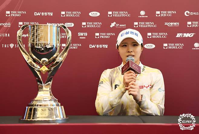 고지원이 5일 경기 여주 더시에나 벨루토 컨트리클럽에서 열린 KLPGA 더 시에나 오픈 2026에서 우승을 확정한 후 인터뷰를 하고 있다. (KLPGA 제공. 재판매 및 DB 금지)