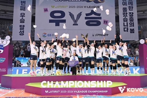 챔피언 확정 후 환호하는 GS칼텍스 선수단. /사진=KOVO