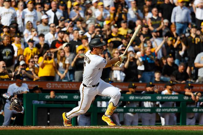 PITTSBURGH, PA - APRIL 03: Konnor Griffin #6 of the Pittsburgh Pirates records his first MLB hit in the second inning against the Baltimore Orioles at PNC Park on April 3, 2026 in Pittsburgh, Pennsylvania. Justin K. Aller/Getty Images/AFP (Photo by Justin K. Aller / GETTY IMAGES NORTH AMERICA / Getty Images via AFP)
<저작권자(c) 연합뉴스, 무단 전재-재배포, AI 학습 및 활용 금지>