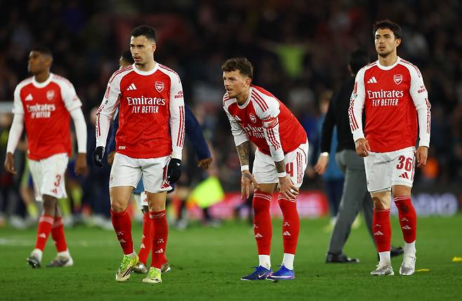 Soccer Football - FA Cup - Quarter Final - Southampton v Arsenal - St Mary's Stadium, Southampton, Britain - April 4, 2026 Arsenal's Ben White, Gabriel Martinelli and Martin Zubimendi look dejected after the match Action Images via Reuters/Matthew Childs
<저작권자(c) 연합뉴스, 무단 전재-재배포, AI 학습 및 활용 금지>
