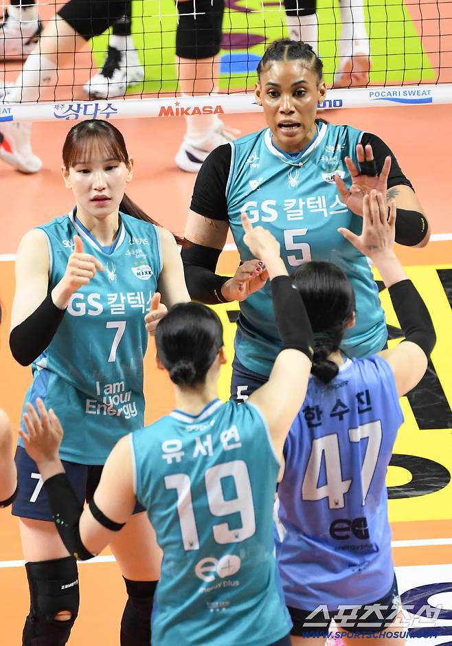 5일 장충체육관에서 열린 V리그 챔피언결정전 GS칼텍스와 도로공사의 경기. GS칼텍스 실바가 득점 후 환호하고 있다. 장충=박재만 기자 pjm@sportschosun.com/2026.04.05/