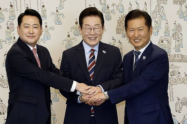(왼쪽부터) 장동혁 국민의힘 대표, 이재명 대통령, 정청래 더불어민주당 대표. 연합뉴스