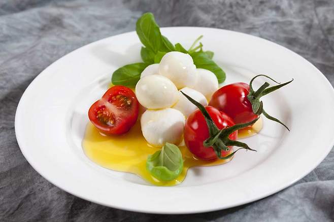 미국 건강전문지 헬스는 지중해식 식단을 할 때 주의해야 할 점을 소개했다./사진=클립아트코리아